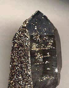 pirite upon quartz