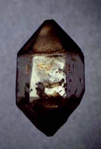 carbon inclusions in quartz