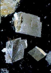 dolomite prismatic crystals in quartz 