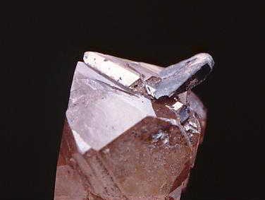 babingtonite upon quartz