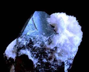 bavenite upon quartz crystal