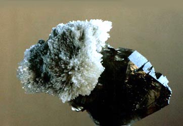 byssolite and scolecite in quartz 