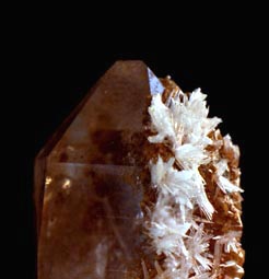 aragonite su quarzo