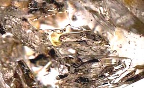 hydrocarbons inclusions in skeletal quartz crystals