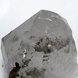 calcopirite inclusions in quartz panasqueira