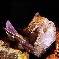 Trydimite upon low quartz beta 
